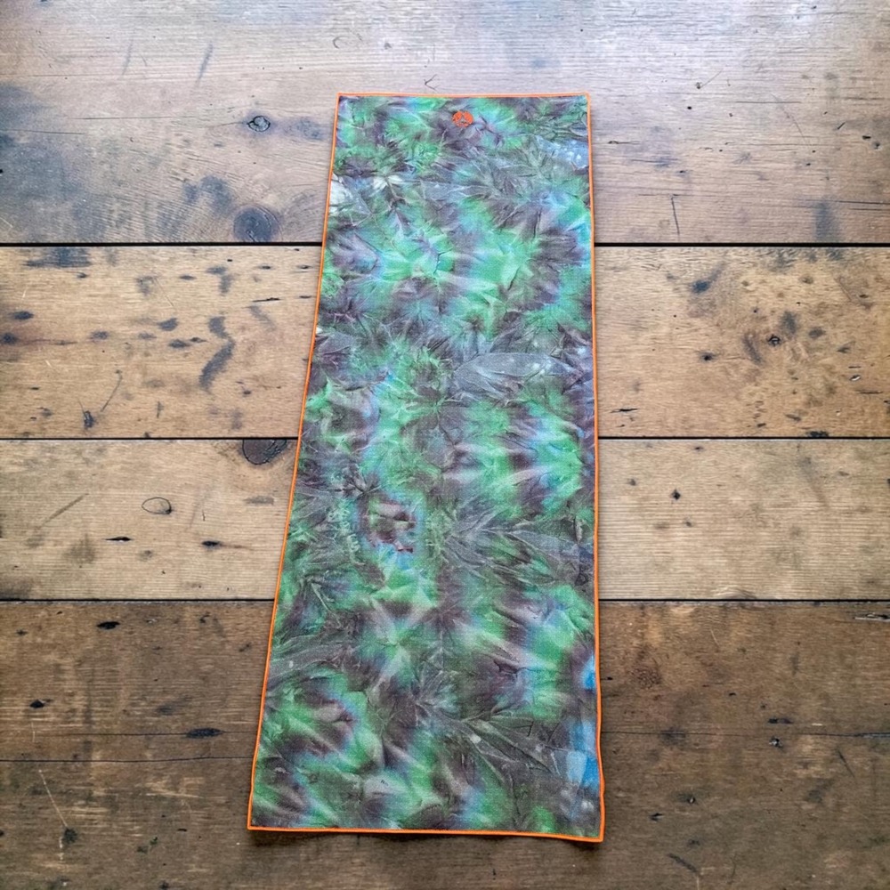 Yogitoes Skidless Yoga Towel Tie Dye Green Blue Non Slip Silicone Nubs 23x63